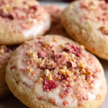 Easy Strawberry Crunch Cookies