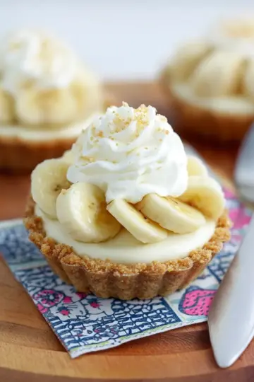 Mini Banana Cream Pies Recipe (No-Bake and Easy)