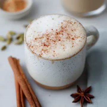 5 Minute Homemade Creamy Coconut Chai Latte